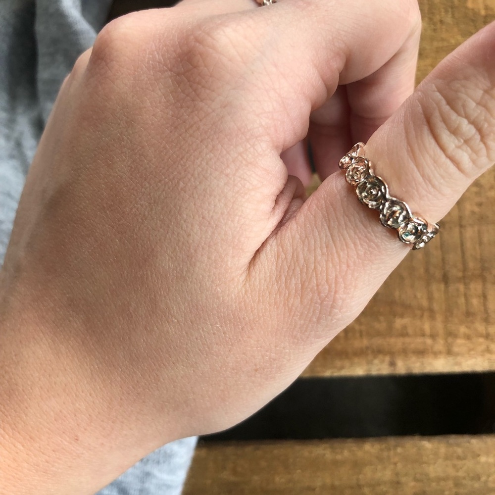 Gold Roses ring - Picture 3 of 3